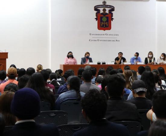 Charla motivacional con estudiantes