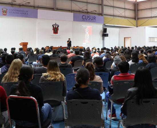 Charla motivacional con estudiantes