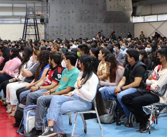 Charla motivacional con estudiantes