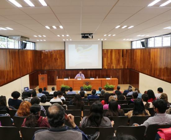 José Quezada dicta conferencia sobre Rubén Fuentes