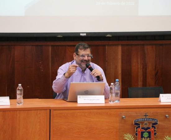 José Quezada dicta conferencia sobre Rubén Fuentes