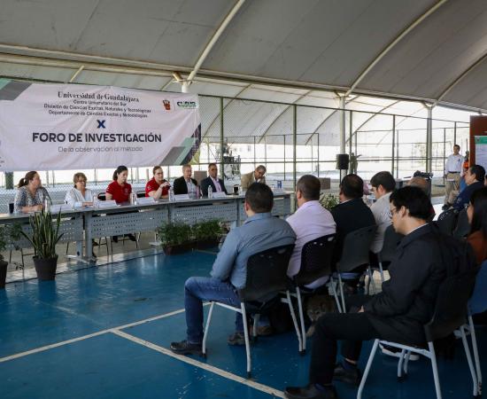 Destacada Participación Estudiantil en Foro de Investigación en el CUSuR