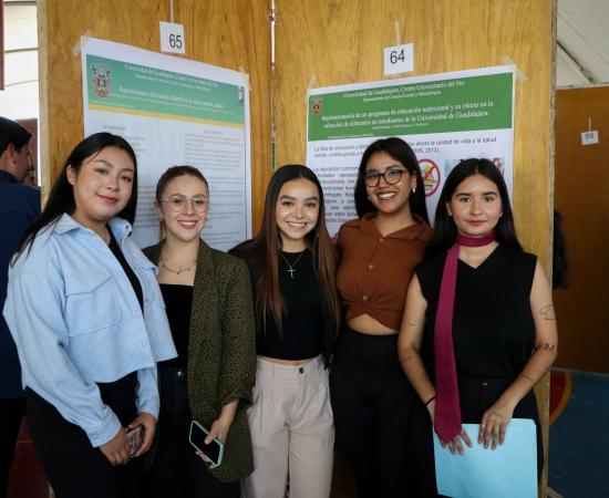 Destacada Participación Estudiantil en Foro de Investigación en el CUSuR