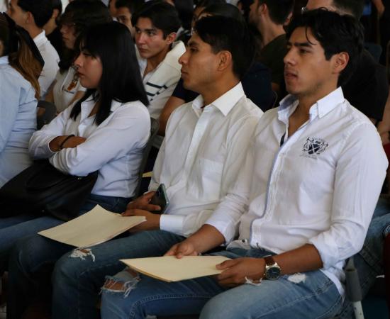 Destacada Participación Estudiantil en Foro de Investigación en el CUSuR
