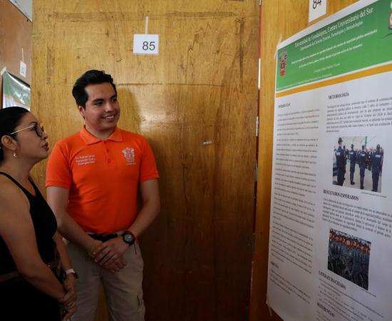 Destacada Participación Estudiantil en Foro de Investigación en el CUSuR