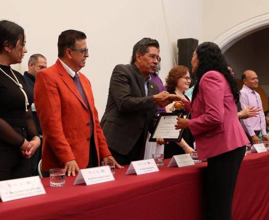 CUSur reconoce la trayectoria de su personal en ceremonia conmemorativa