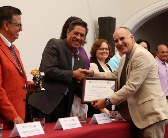 CUSur reconoce la trayectoria de su personal en ceremonia conmemorativa