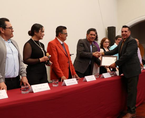 CUSur reconoce la trayectoria de su personal en ceremonia conmemorativa