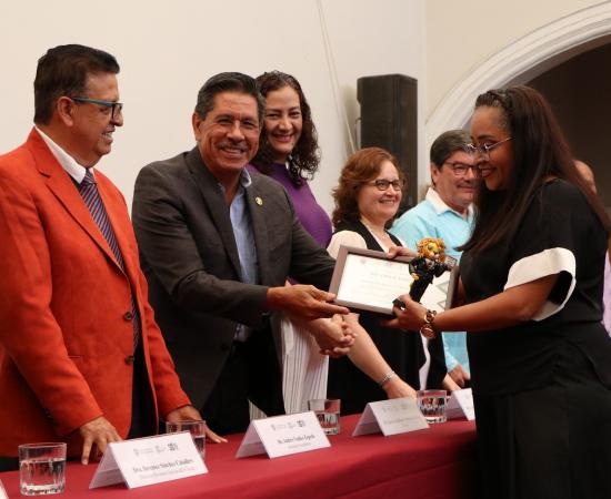 CUSur reconoce la trayectoria de su personal en ceremonia conmemorativa