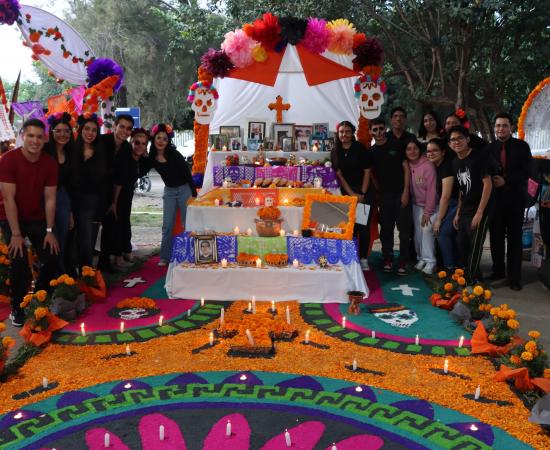 El Cusur celebra el Día de Muertos con creatividad y tradición en su Concurso de Altares 2025