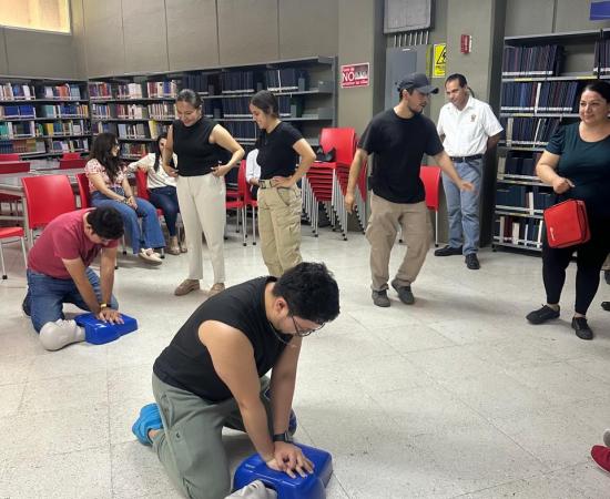 Servicios Académicos del CUSur recibe formación en atención de emergencias