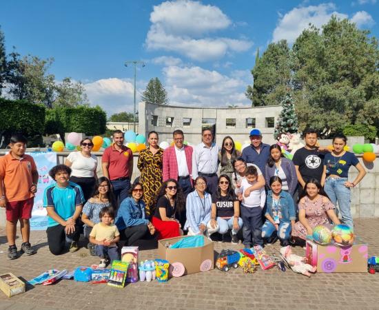 Entrega de juguetes XXII Kilómetro del juguete