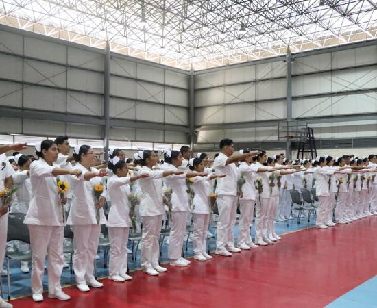 Cofias y listones a estudiantes de enfermería del CUSur