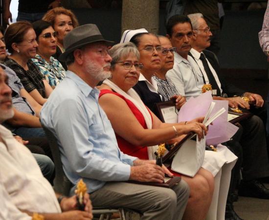 Reconocen a personal jubilado del CUSur