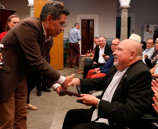 Reconocen a personal jubilado del CUSur por su dedicación y esfuerzo