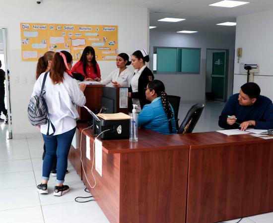 SISSMA CUSur fomenta la salud preventiva con feria para trabajadores universitarios