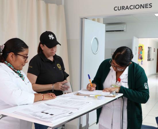 SISSMA CUSur fomenta la salud preventiva con feria para trabajadores universitarios