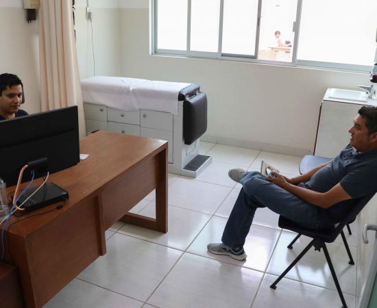 SISSMA CUSur fomenta la salud preventiva con feria para trabajadores universitarios