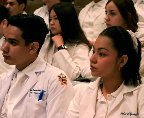 Estudiantes de Medicina del CUSur eligen plazas de servicio social