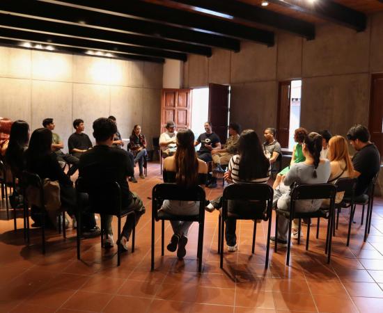 Café Filosófico en Casa del Arte del CUSur explora las dinámicas de las relaciones amorosas en pareja