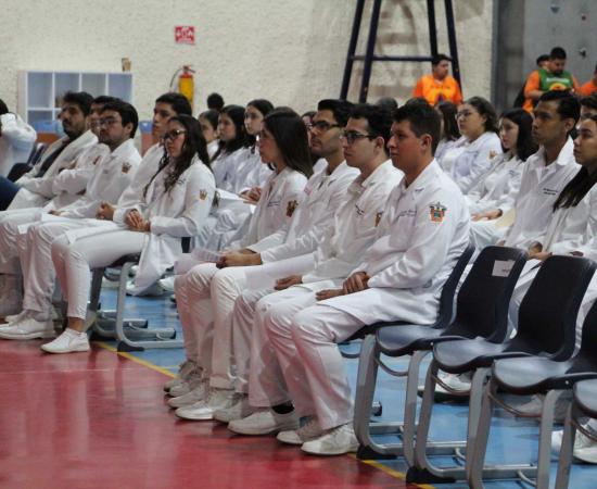 Ceremonias de Juramento e Imposición de Batas Blancas fortalecen la ética médica en estudiantes del CUSur