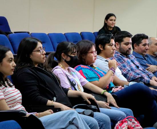 Presentan poemario “Hundir las manos temblorosas” en el CUSur