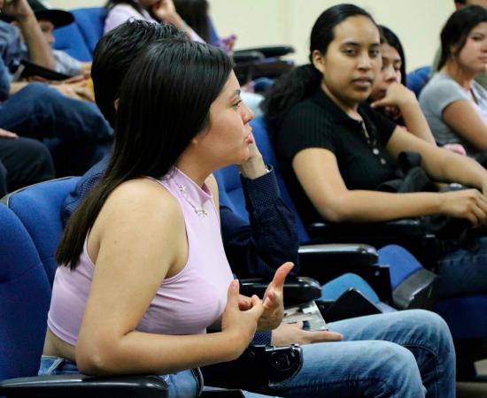 Presentan poemario “Hundir las manos temblorosas” en el CUSur