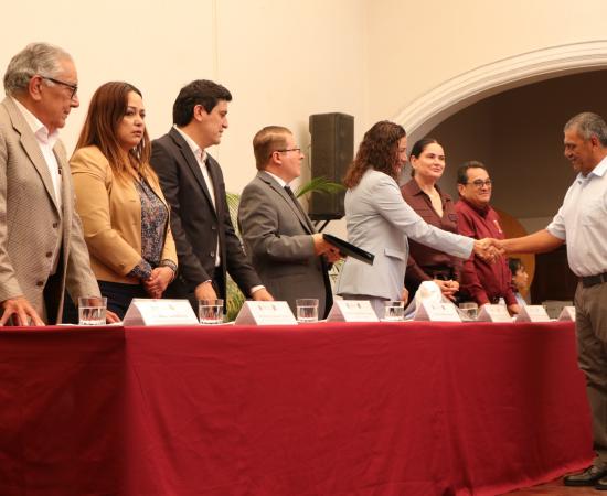CUSur reconoce a su personal jubilado y con destacada trayectoria en emotiva ceremonia