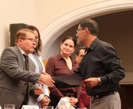 CUSur reconoce a su personal jubilado y con destacada trayectoria en emotiva ceremonia