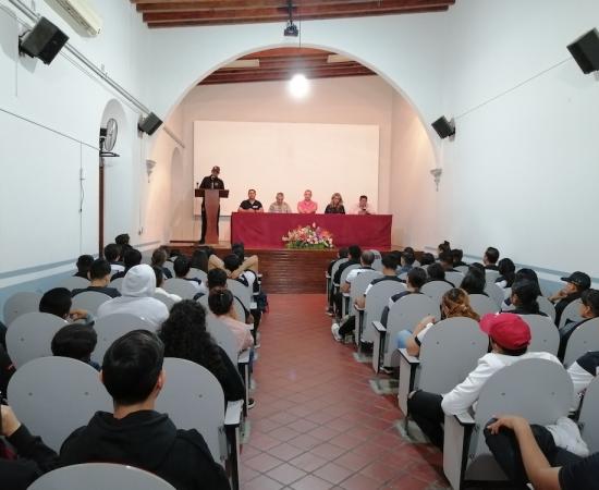 Alumnos del CUSur se certifican en psicología del deporte