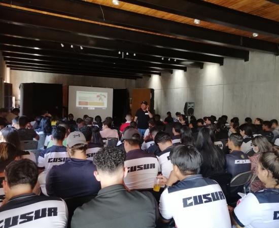 Alumnos del CUSur se certifican en psicología del deporte